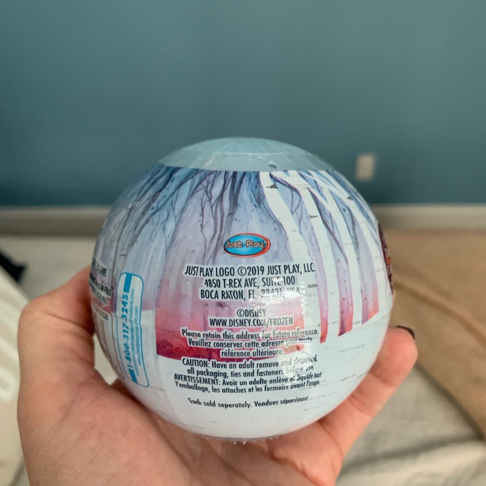 Frozen II Mini Collectible plush surprise globe - Picture 3 of 5